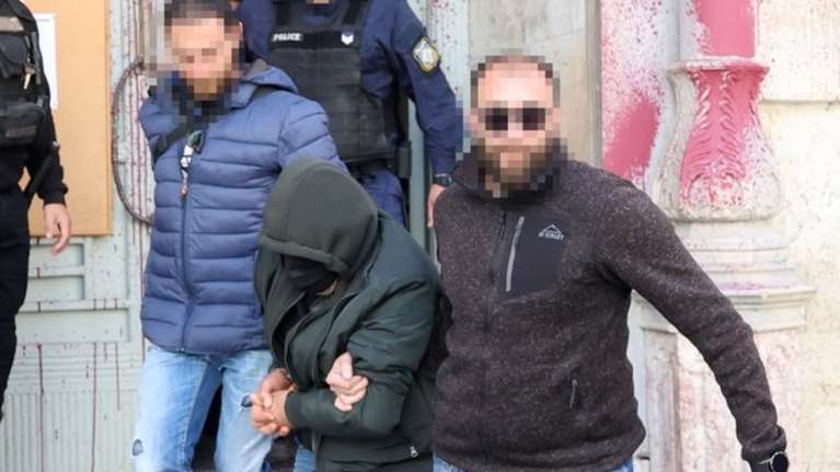 Κρήτη - Η πρώτη αντίδραση της μητέρας του 15χρονου μετά την προφυλάκιση του λυράρη: &quot;Μακάρι να ήταν σκευωρία&quot;