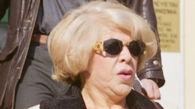 Καίτη Γκρέυ:  Οικογενειακός &quot;πόλεμος&quot;  για την επιμέλειά της - Στα δικαστήρια οι συγγενείς της