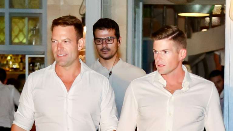 Γάμος Κασσελάκη-Τάιλερ στα Χανιά: Πάνω από 12.000 στοίχισε το πρώτο δείπνο – Το μενού που επέλεξαν