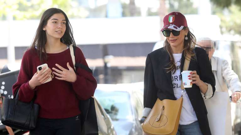 Μελίνα Νικολαΐδη: Η casual βόλτα της όμορφης 18χρονης πριν φύγει για σπουδές στο Λονδίνο