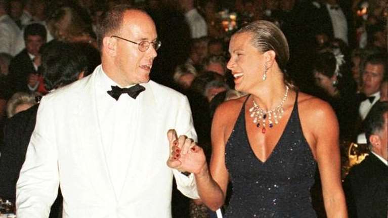 Κιτς και κακογουστιά στο Μονακό: Ο Αλβέρτος, η Στεφανί, οι κόρες της και οι καθόλου σικ εμφανίσεις τους