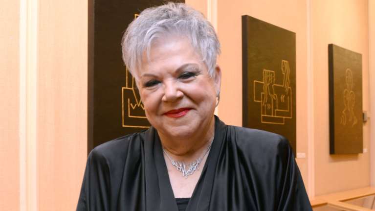 Γλυκά Νερά: Η Τένια Μακρή μετά τον σάλο εξηγεί τι εννοούσε με το &quot;γοητευτική προσωπικότητα ο πιλότος&quot;