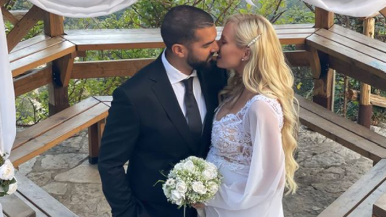 Παντρεύτηκε η Τζούλια Νόβα λίγο πριν γεννήσει - Οι πρώτες φωτογραφίες από τον γάμο της με τον Μιχάλη Βιτζηλαίο