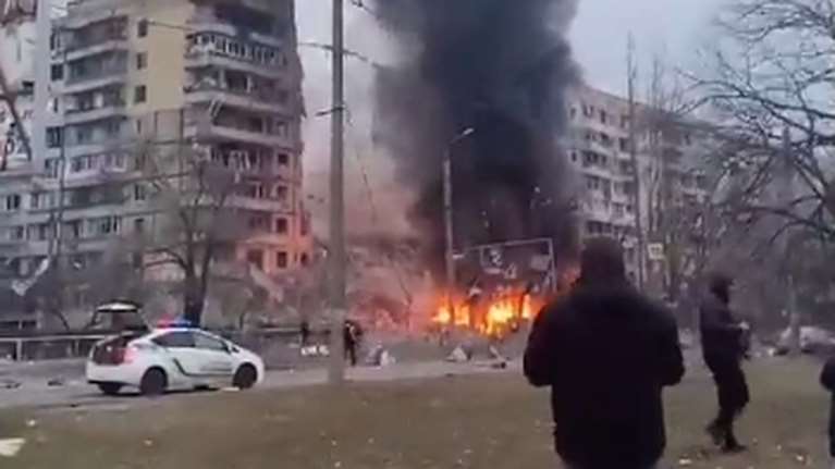 Πόλεμος στην Ουκρανία: Το Κίεβο καταγγέλλει ότι χτυπήθηκε πολυκατοικία στο Ντνίπρο - Πέντε νεκροί [βίντεο]