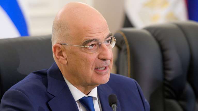 Δένδιας για σπατάλη στις Ενοπλες Δυνάμεις: Εχουμε 180 φαρμακοποιούς για 11 φαρμακεία και 158 κτηνιάτρους για 549 σκυλιά