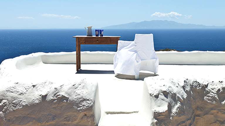 Η διαφορετική Μύκονος: To αρχιτεκτονικό "πάντρεμα" σύγχρονου και παραδοσιακού που θυμίζει μικρό χωριό