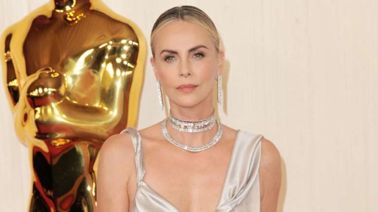 Όλα τα διαμάντια πάνω της: Τα πάρα πολλά κοσμήματα της Σαρλίζ Θερόν που δεν ήταν υπερβολικά