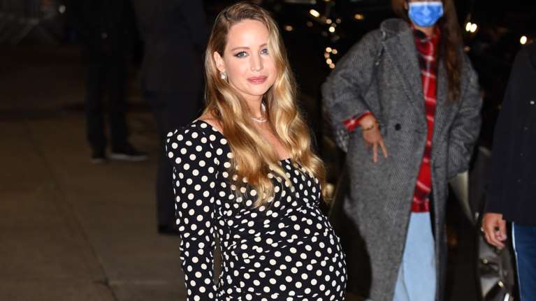 Γέννησε η Tζένιφερ Λόρενς: Ο κρυφός γάμος με 150 άτομα και ανυπομονησία της να γίνει μαμά