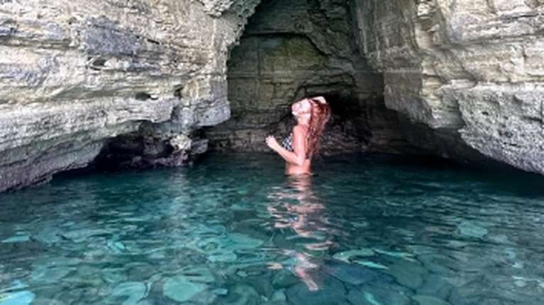 Στην Πάτμο η Σίσσυ Χρηστίδου: Διακοπές μαζί με Κοντοβά και Σταματόπουλο [εικόνες]