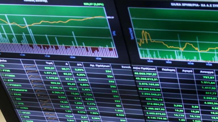 Στις αγορές βγαίνει αύριο το ελληνικό Δημόσιο με 5ετές ομόλογο - Θετικό το κλίμα μετά και την αναβάθμιση από τον οίκο Scope