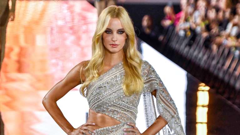 Δούκισσα Νομικού: Εκθαμβωτική στην πασαρέλα μεγάλου οίκου στην εβδομάδα μόδας στο Παρίσι