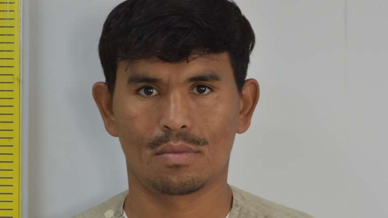 Φρίκη στη Θήβα: Αυτός είναι ο 31χρονος Αφγανός που βίαζε την 11χρονη κόρη του και θώπευε την 5χρονη