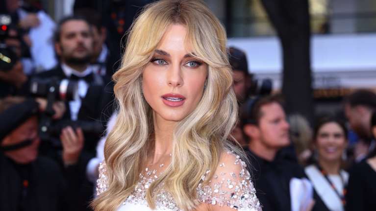 Δούκισσα Νομικού: Η κόρη της έσβησε έξι κεράκια - Η τούρτα καλλυντικών και η ευχή της μαμάς στην... &quot;κολλητή&quot; της