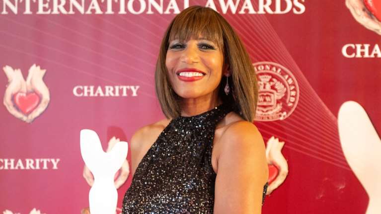 Διεθνή βραβεία &quot;Who is Who&quot;: Αποκλειστική συνέντευξη της διάσημης παραγωγού ταινιών Sharlette Hambrick στο TheTOC