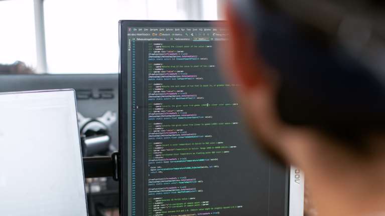 Reuters- Υποκλοπές: Στόχος επίθεσης με "κακόβουλο λογισμικό παρακολούθησης" και ο Επίτροπος Δικαιοσύνης