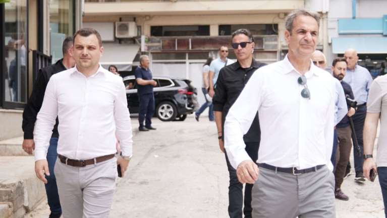 Περιοδεία στην Άρτα μαζί με τον γιο του Μπελέρη ο Κυριάκος Μητσοτάκης