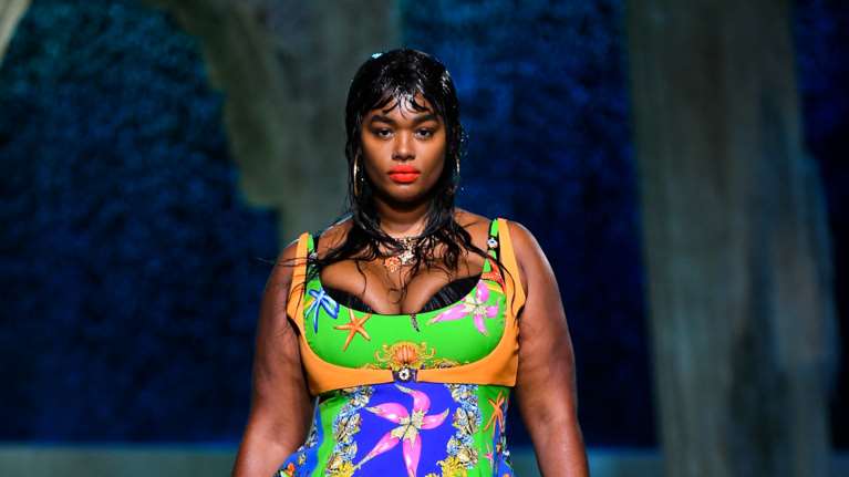 Τρία μοντέλα έγραψαν ιστορία στο show του Versace