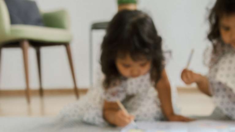 Ρόδος: Καταγγελία για σεξουαλική κακοποίηση διδύμων από τη νονά τους - Τι έδειξε η ιατροδικαστική εξέταση