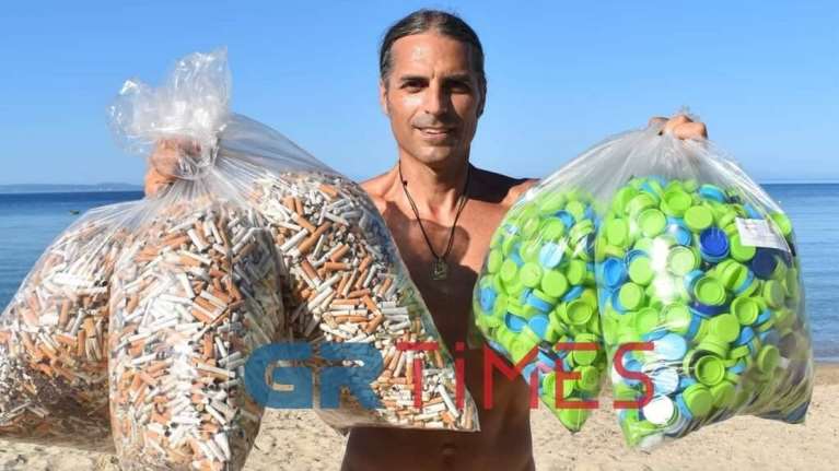 Χαλκιδική: Ο Θεσσαλονικιός μάγειρας που μάζεψε 16.000 γόπες και 2.332 πλαστικά καπάκια από παραλίες [Εικόνες]