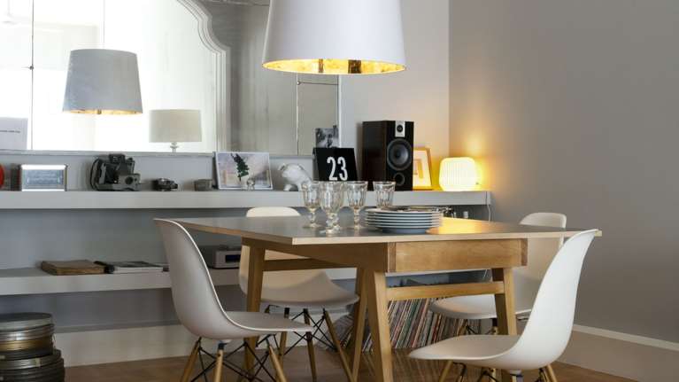 Εναλλακτική αστική κουλτούρα: Μοντέρνο design σε ένα διαμέρισμα του &#39;50 στο Μετς [εικόνες]