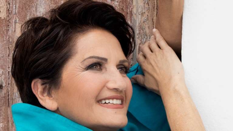 Η Άλκηστις Πρωτοψάλτη στο Κήπο του Μεγάρου Μουσικής: "Και μείναμε άνθρωποι"