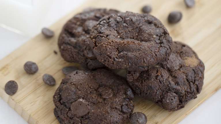 Μπισκότα πραλίνας με 3 υλικά: Θα τα φτιάξεις σε 10 λεπτά!