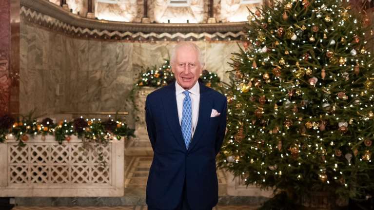 Ο βασιλιάς Κάρολος ευχαριστεί τους γιατρούς για όσα προσέφεραν σε εκείνον και την Κέιτ για την αντιμετώπιση του καρκίνου τους