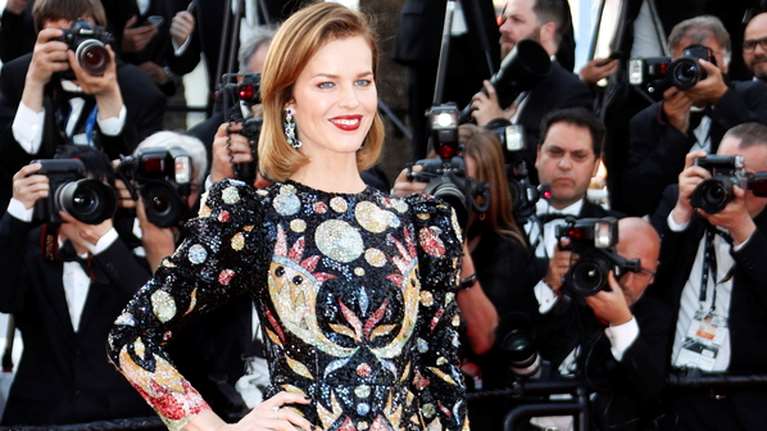 Θετική στον κορονοϊό η Εύα Χερτζίκοβα - Η πρώτη φωτογραφία από το κρεβάτι του πόνου