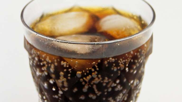 Αναψυκτικά Cola: O πρωταθλητής στις πωλήσεις - Ποιοι κερδίζουν και ποιοι χάνουν στην Ελλάδα