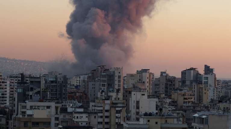 Πόλεμος στη Μέση Ανατολή: Το Ισραήλ σφυροκοπάει τη Βηρυτό - Πάνω από 21 νεκροί σε βομβαρδισμό τεμένους στη Γάζα