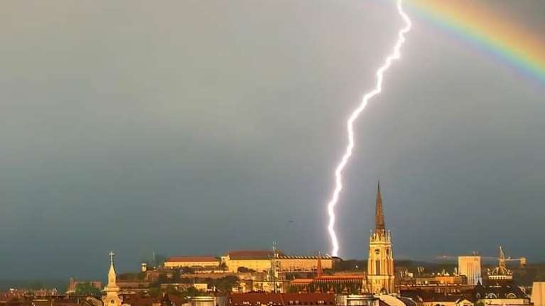 &quot;Υπερκυτταρική καταιγίδα&quot; χτύπησε τη Σερβία: Τρεις άνθρωποι σκοτώθηκαν μεταξύ των οποίων ένα παιδί - Τι είναι το ακραίο φαινόμενο