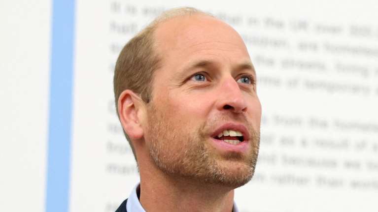 Βρετανία: Νέο look υιοθετεί ο πρίγκιπας Γουίλιαμ- Εμφανίστηκε και πάλι με γένια σε εκδήλωση για τους άστεγους [εικόνες]