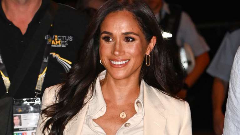 Πάλι σόλο η Μέγκαν Μαρκλ: Tη συνόδευσε σε γκαλά o διάσημος κολλητός φίλος της και όχι ο πρίγκιπας Χάρι