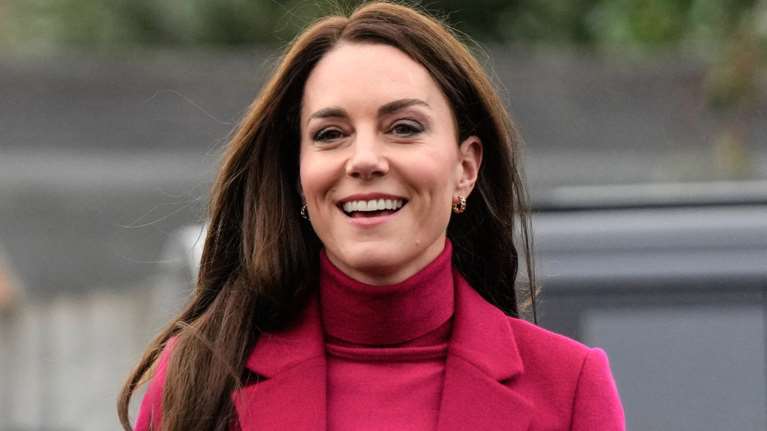 Κέιτ Μίντλετον: Χαλαρή και με casual εμφάνιση σε οργάνωση που στηρίζει φτωχές οικογένειες [εικόνες-βίντεο]