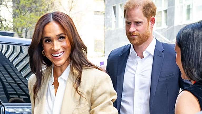 "Πανάκριβη" η νέα εμφάνιση της Μέγκαν Μαρκλ στη Νέα Υόρκη - Συνδύασε το λινό με το μετάξι