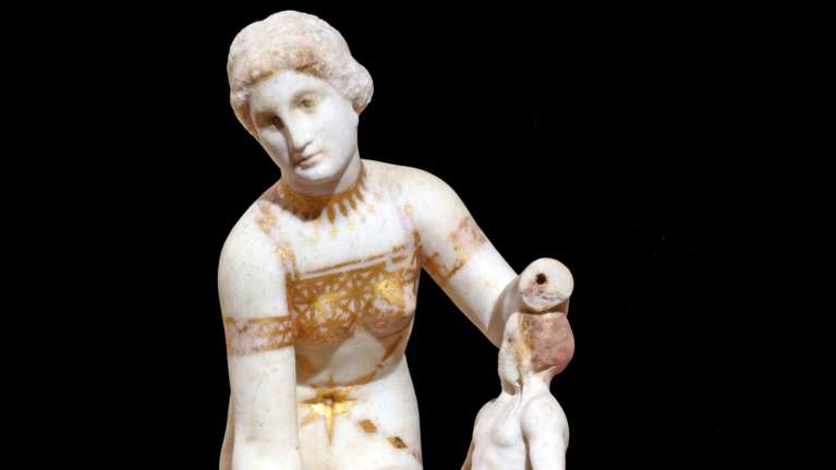 &quot;Η Αφροδίτη με το χρυσό μπικίνι&quot;- Ένας απρόσμενος επισκέπτης στο Μουσείο Ακρόπολης για την Παγκόσμια Ημέρα της Γυναίκας