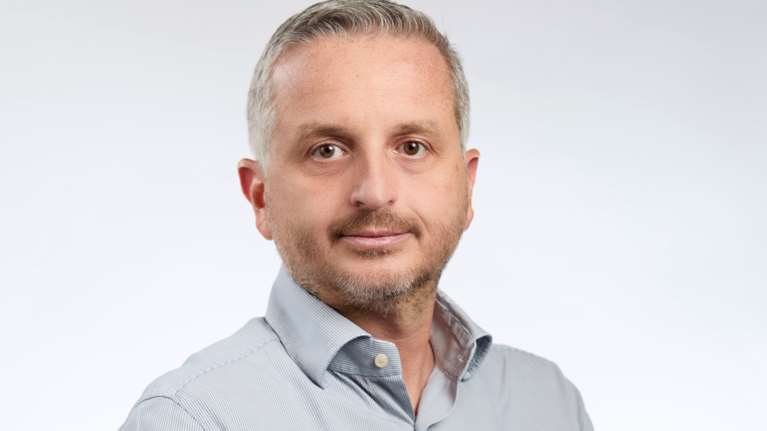 Αλλαγή ηγεσίας στo Public Group: Ο Ρόμπυ Μπουρλάς ολοκληρώνει έναν επιτυχημένο μετασχηματισμό – Νέος CEO ο Δημήτρης Γαλάνης