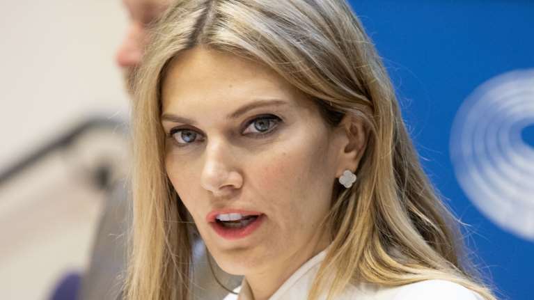 Εύα Καϊλή: "Δεν θα γίνω Ιφιγένεια, τα χρήματα δεν είναι δικά μου", λέει μέσω του δικηγόρου της