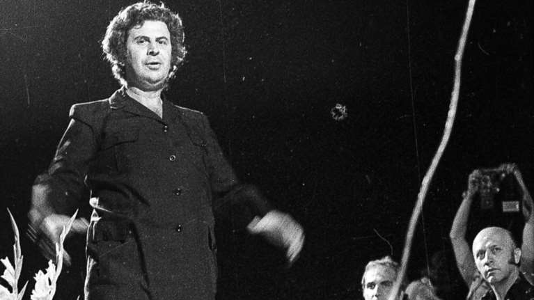 Σπάνιο κλικ: Μίκης Θεοδωράκης, Καρέζη &amp; Κούρκουλος, κάνουν πρόβα στο πιάνο το 1963