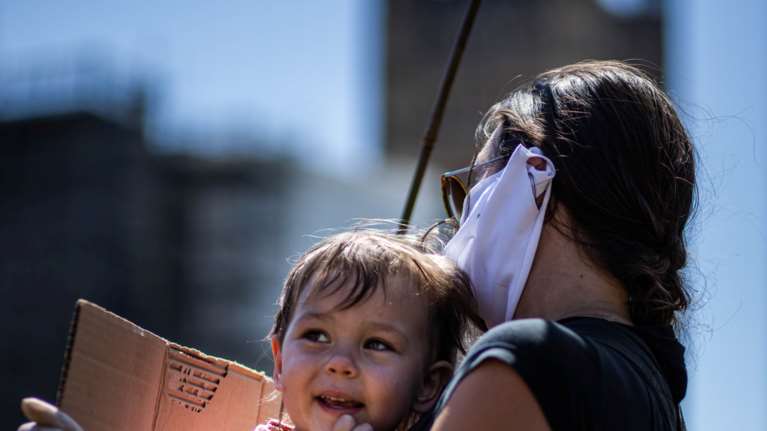 Βρετανία: Πάνω από 2 εκατ. πολίτες βγαίνουν ξανά από το σπίτι, μετά από 10 εβδομάδες καραντίνα