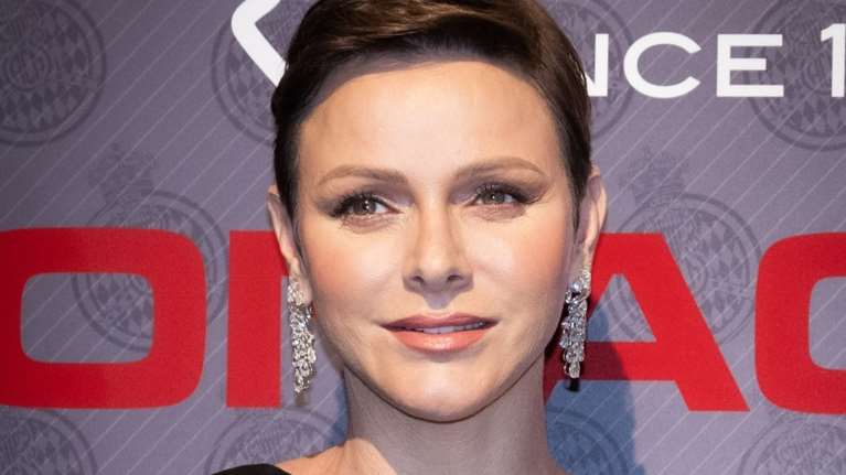 Το φάουλ της πριγκίπισσας Σαρλίν: Η λάθος υπόκλιση που έκανε - ξέχασε ότι είναι η σύζυγος μονάρχη