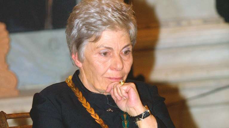 Κική Δημουλά - &quot;Ο έρωτας, όνομα ουσιαστικόν&quot;: Σαν σήμερα έφυγε η ποιήτρια που ύμνησε τον έρωτα &amp; τη μνήμη