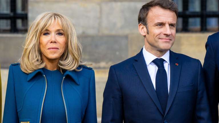 Με deux pieces και θεϊκές γόβες στην Ολλανδία η Μπριζίτ Μακρόν: Το Louis Vuitton look της