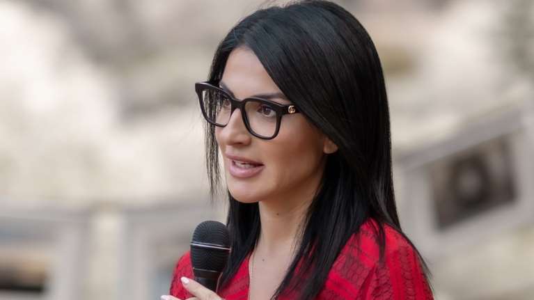 Η Μαρία Πολυκρέτη στο TheTOC για την πολιτιστική πρωτοβουλία &quot;Μια βραδιά κάτω απ&#39; την ελιά&quot; και το μέλλον της Νάξου