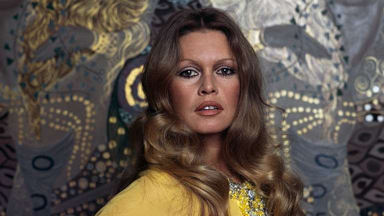 Όταν η Μπαρντό είχε κάνει την πλαζ Βουλιαγμένης να "παραμιλάει" - Η εμφάνιση της Γαλλίδας σούπεσταρ με μπικίνι