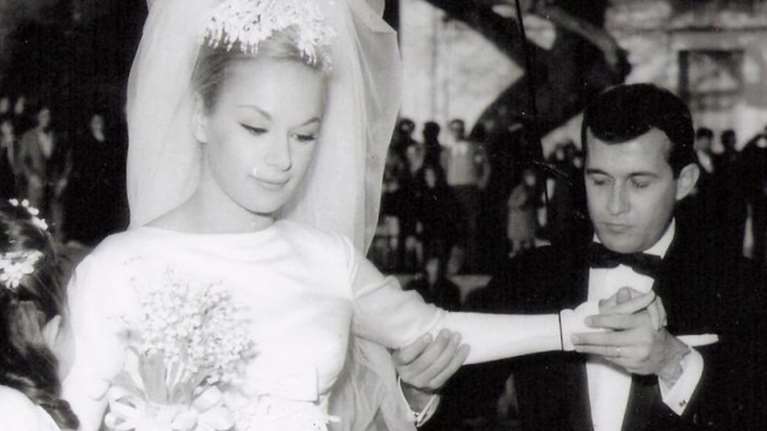 Βουγιουκλάκη - Παπαμιχαήλ: Το αδημοσίευτο βίντεο από τον γάμο τους - Η ηθοποιός με το υπέροχο Givenchy νυφικό