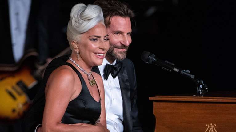 Ο Μπράντλεϊ Κούπερ απαντά γιατί υποδύθηκαν τους ερωτευμένους με τη Lady Gaga στη σκηνή των Οσκαρ