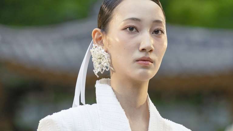 H κορεάτικη κρέμα που λειτουργεί σαν botox και κάνει θραύση στα social media