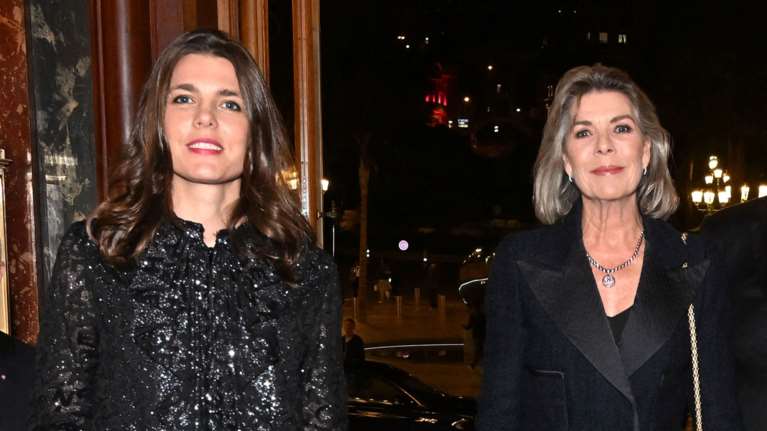 Ομορφιά, γοητεία και κομψότητα: Η Καρολίνα του Μονακό και η κόρη της Σαρλότ Κασιράγκι έκαναν δίδυμες Chanel εμφανίσεις