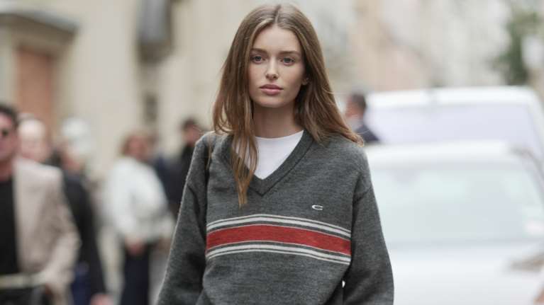 PFW: Αυτά είναι τα τζιν παντελόνια που φοράνε όλα τα stylish girls τώρα